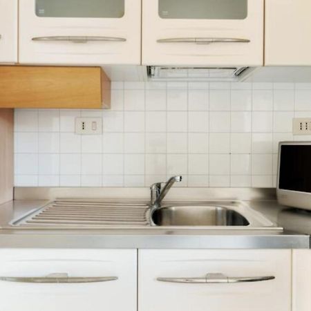 Sunny Flat In Elegant Building Close To Colosseum Rome Exterior photo