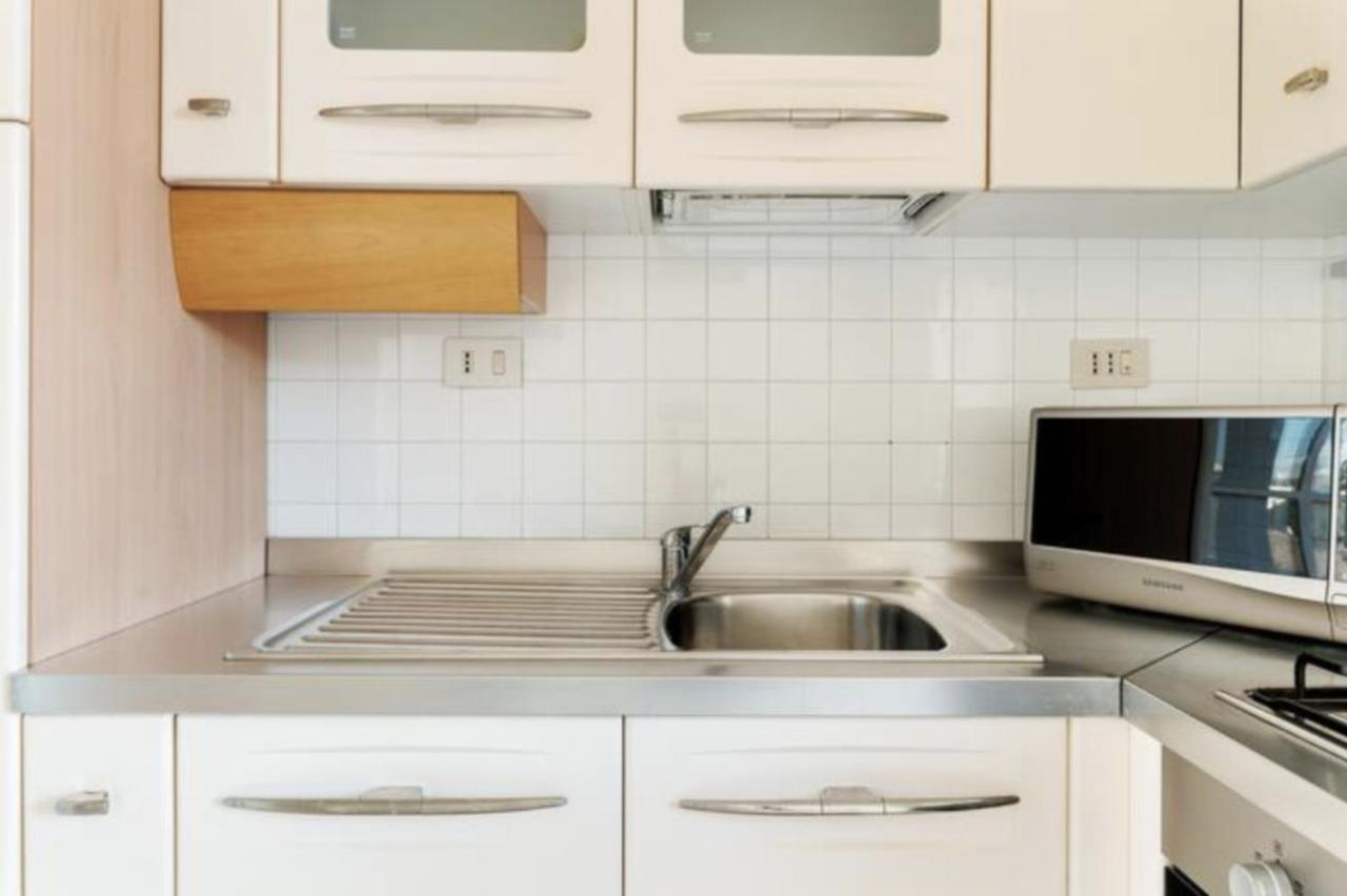 Sunny Flat In Elegant Building Close To Colosseum Rome Exterior photo