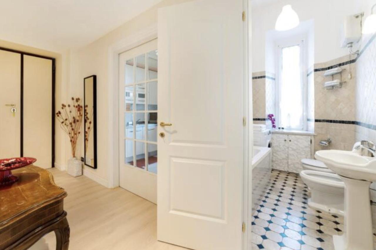 Sunny Flat In Elegant Building Close To Colosseum Rome Exterior photo